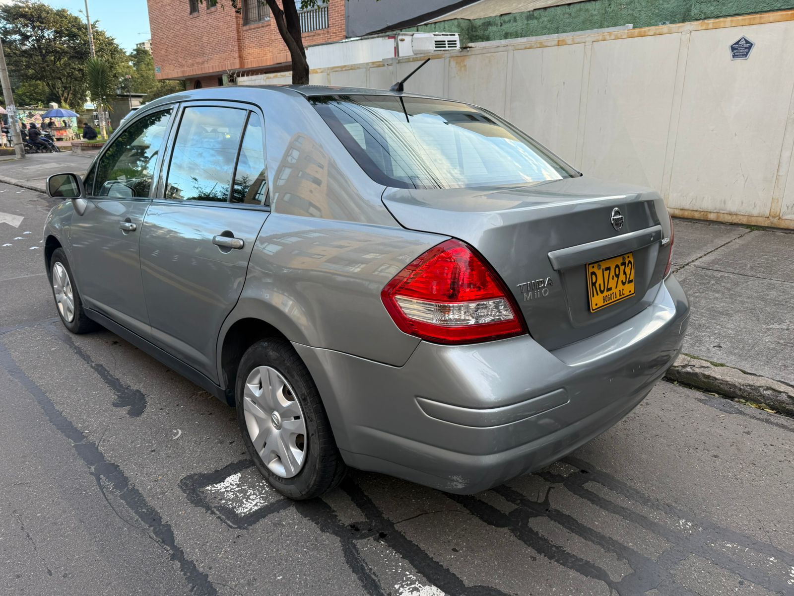 NISSAN TIIDA SEDAN