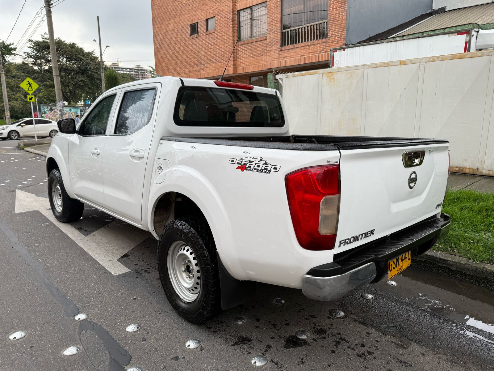 NISSAN NP300 FRONTIER 4X4 DOBLE CABINA