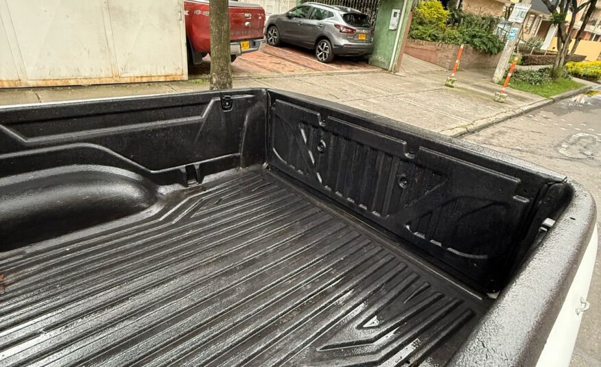 NISSAN NP300 FRONTIER 4X4 DOBLE CABINA