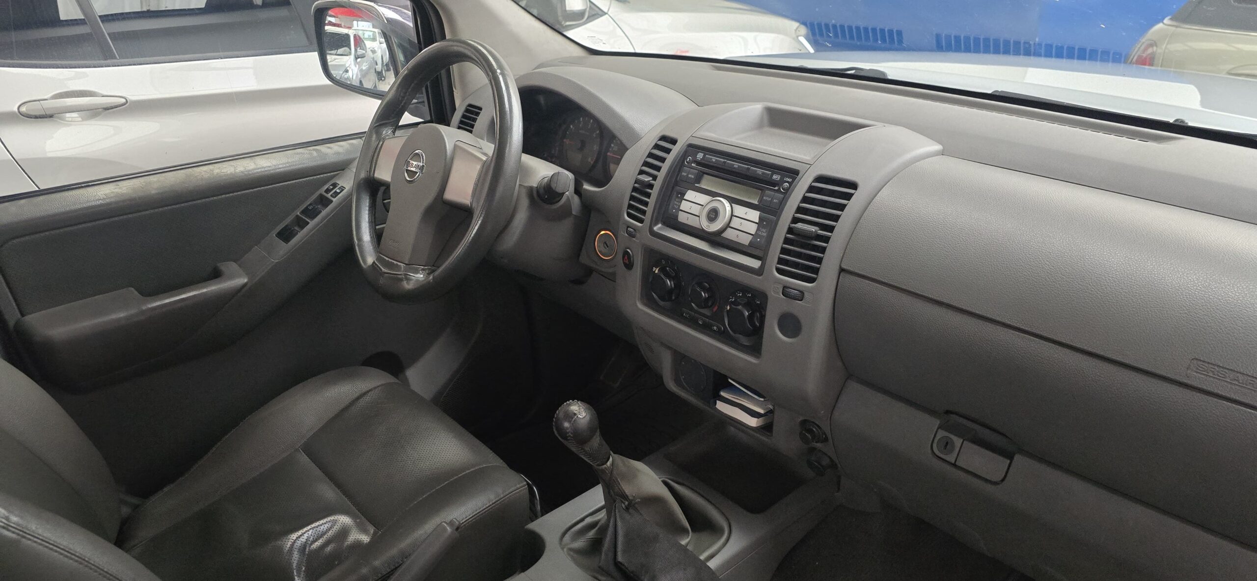 NISSAN NAVARA 4X2 DOBLE CABINA