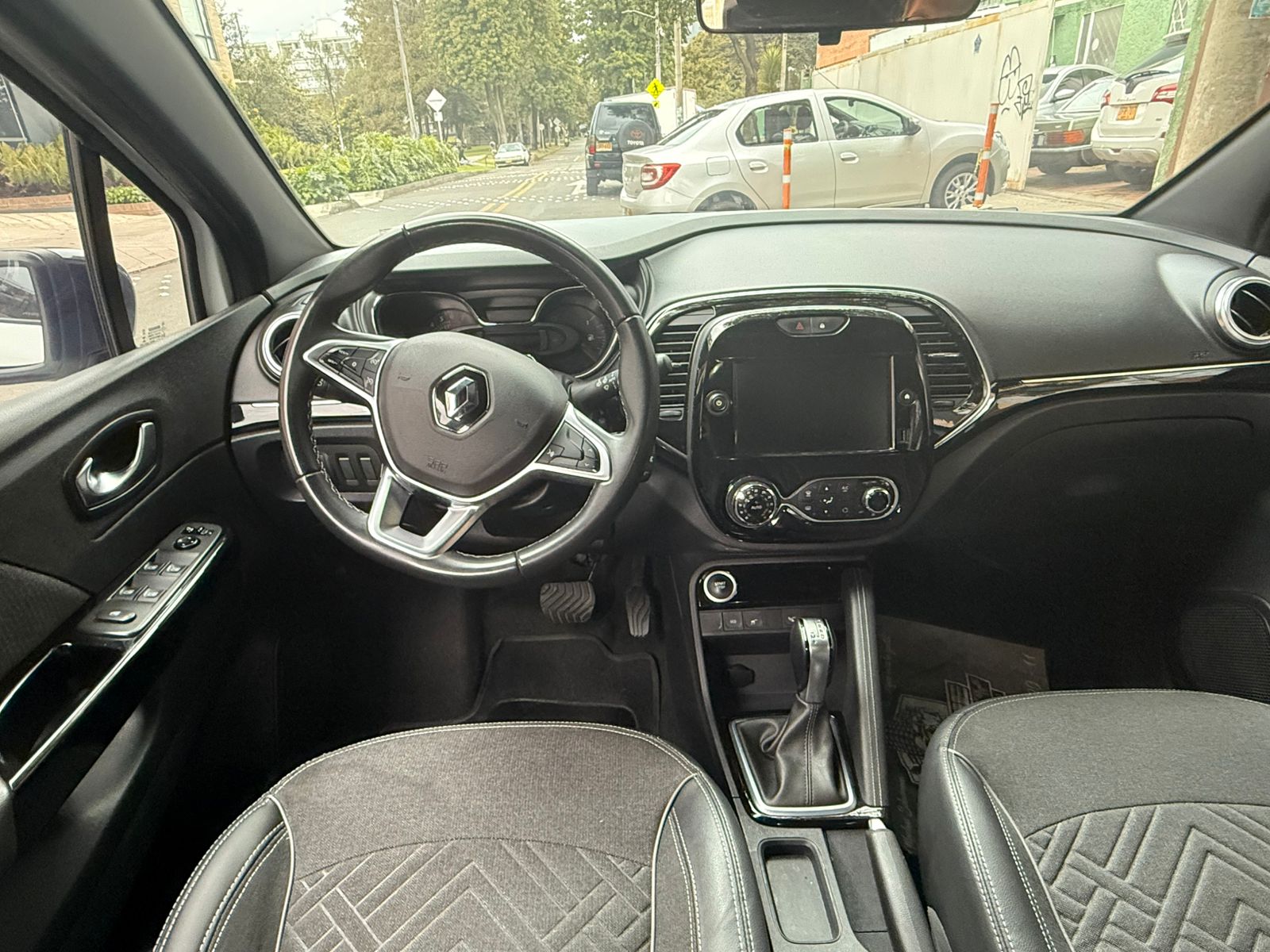 RENAULT CAPTUR INTENS