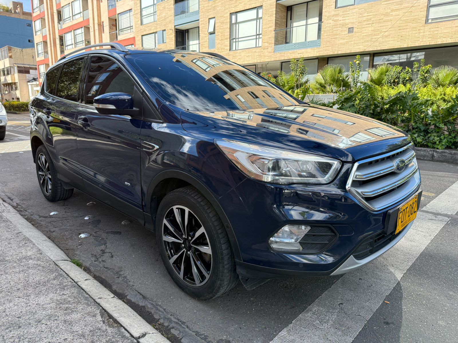 FORD ESCAPE TITANIUM 4X4