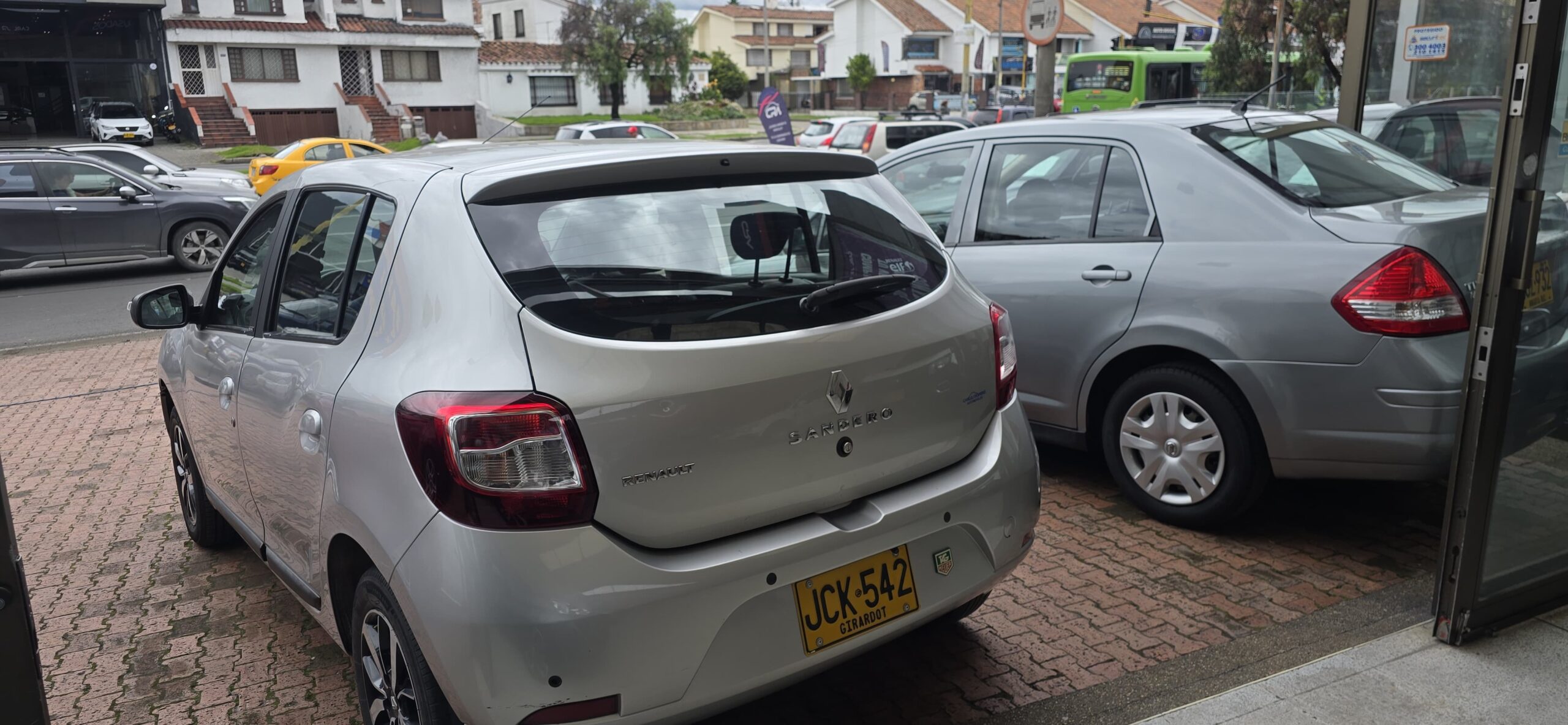 RENAULT SANDERO EXCLUSIVE