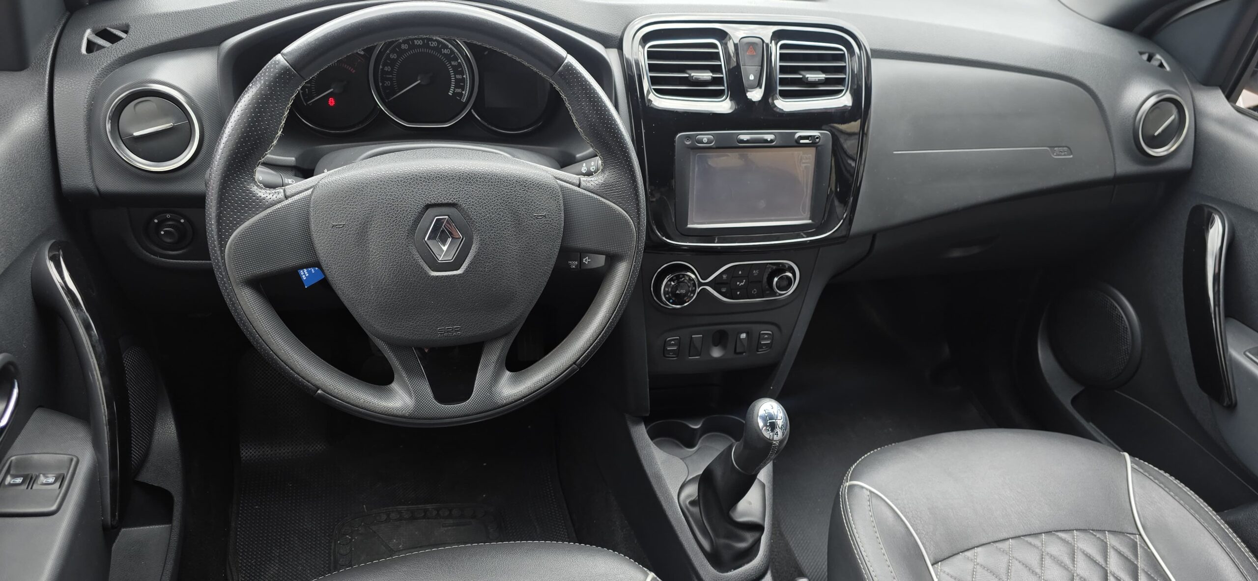 RENAULT SANDERO EXCLUSIVE