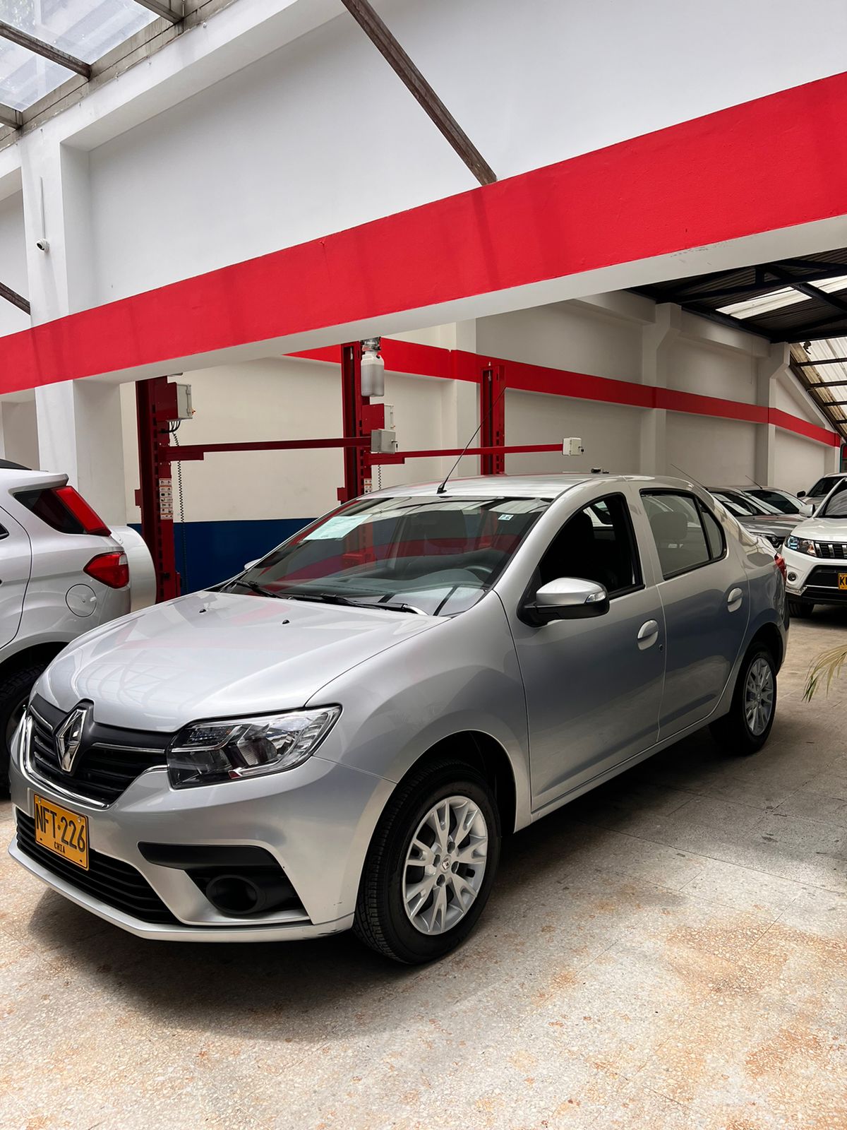 RENAULT LOGAN LIFE +