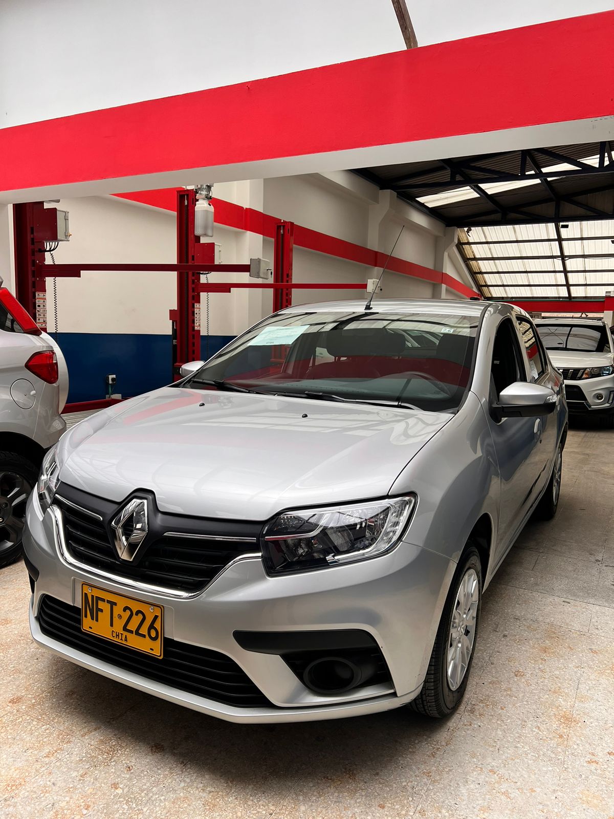 RENAULT LOGAN LIFE +