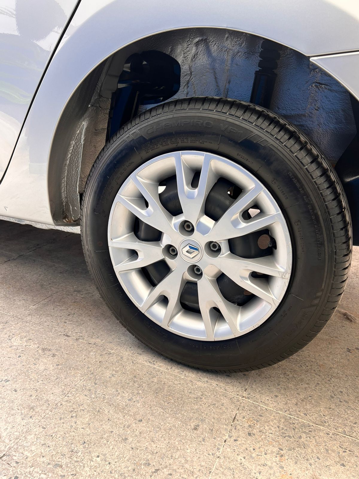 RENAULT LOGAN LIFE +