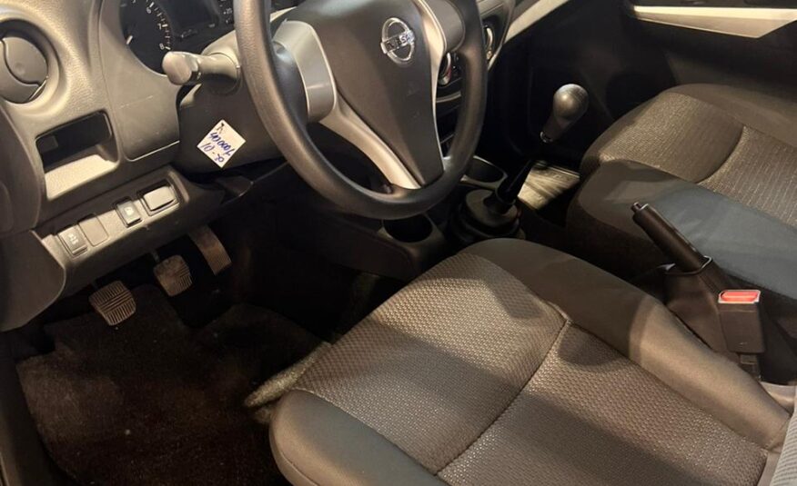NISSAN NP300 FRONTIER 4X2 DOBLE CABINA / SABANERA
