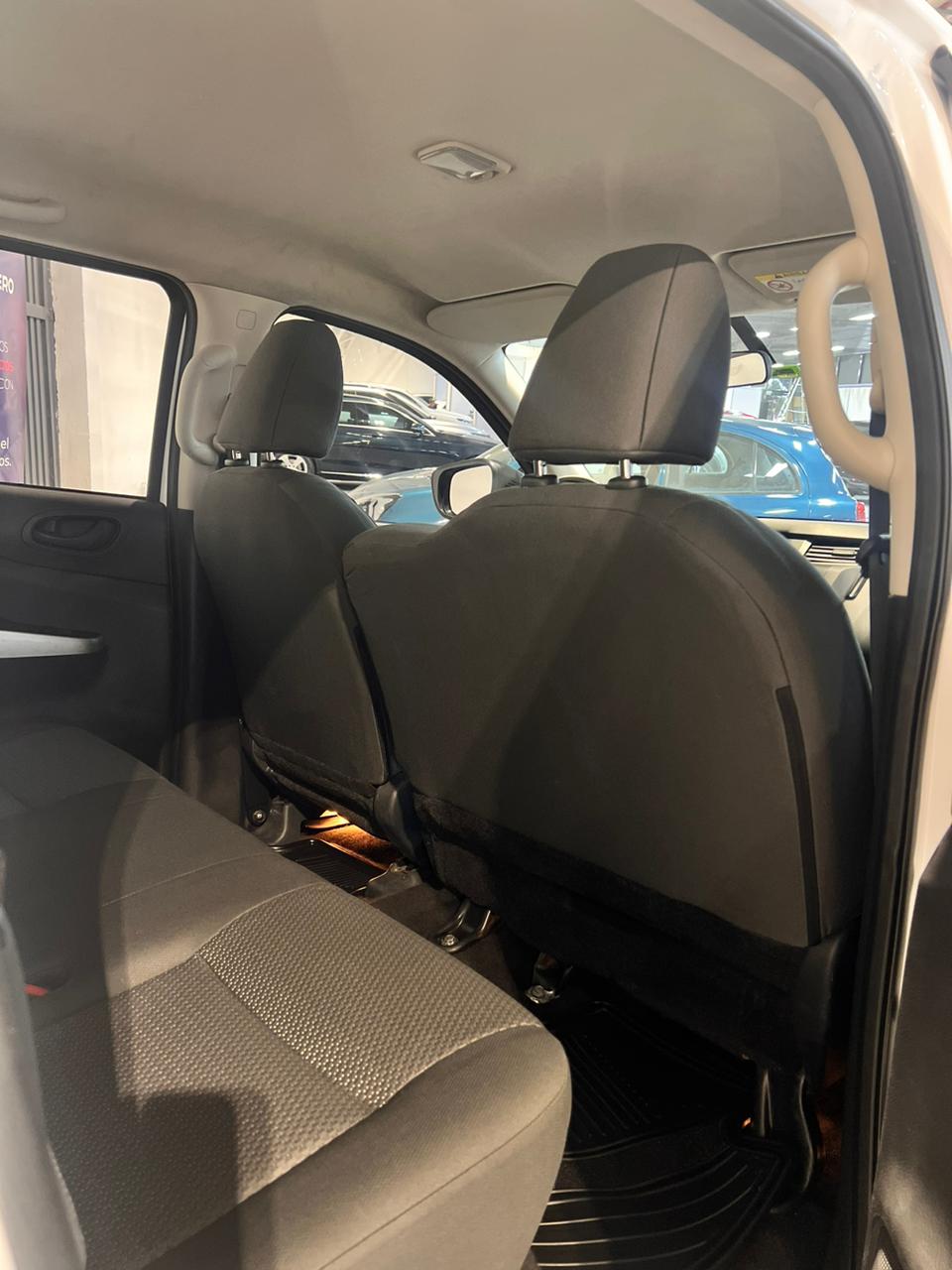 NISSAN NP300 FRONTIER 4X2 DOBLE CABINA / SABANERA