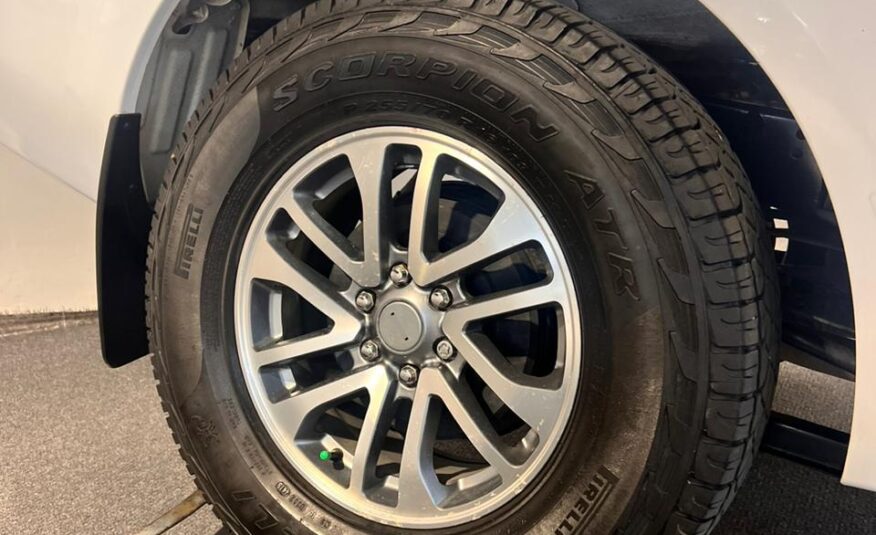 NISSAN NP300 FRONTIER 4X2 DOBLE CABINA / SABANERA