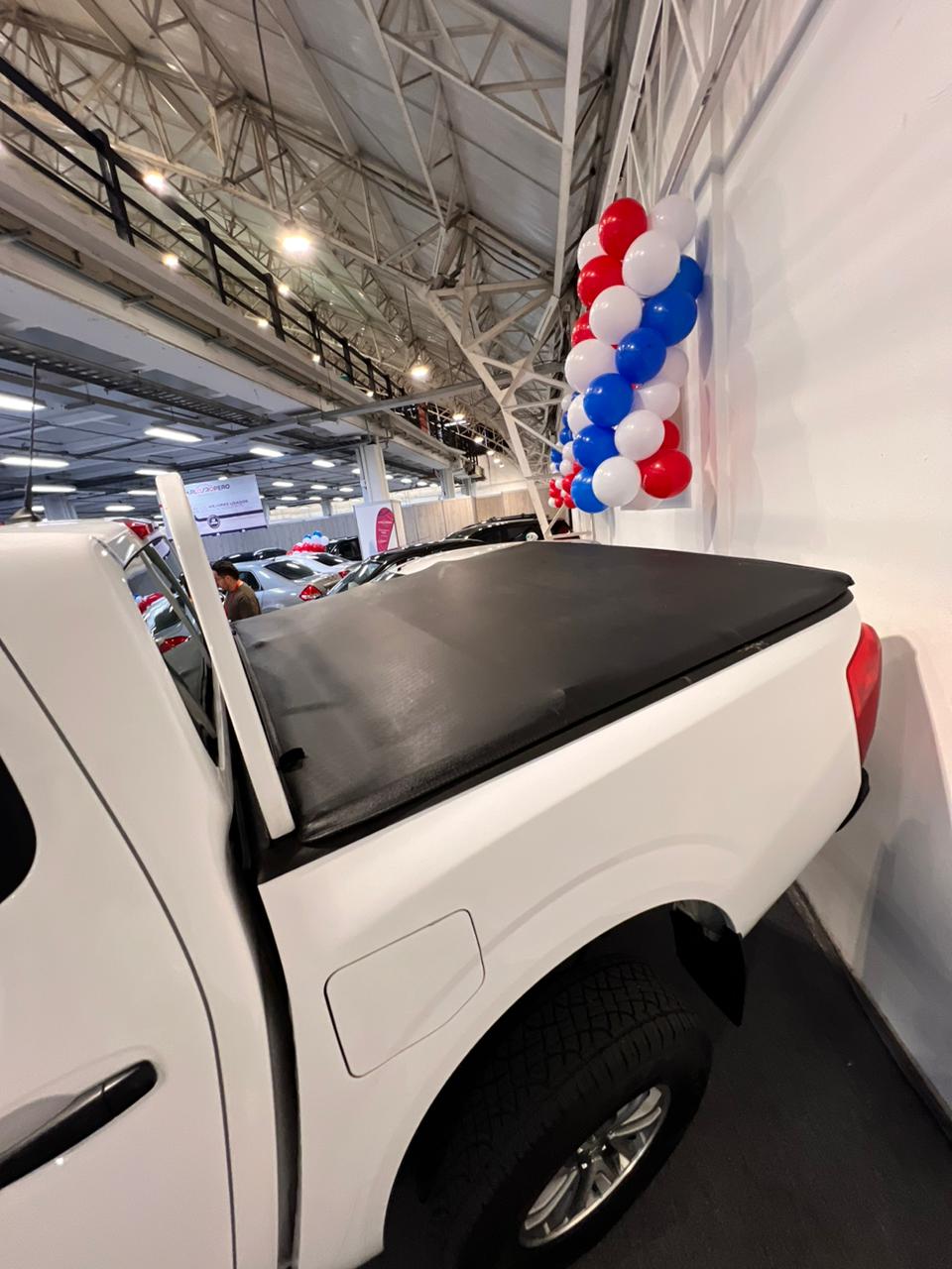 NISSAN NP300 FRONTIER 4X2 DOBLE CABINA / SABANERA