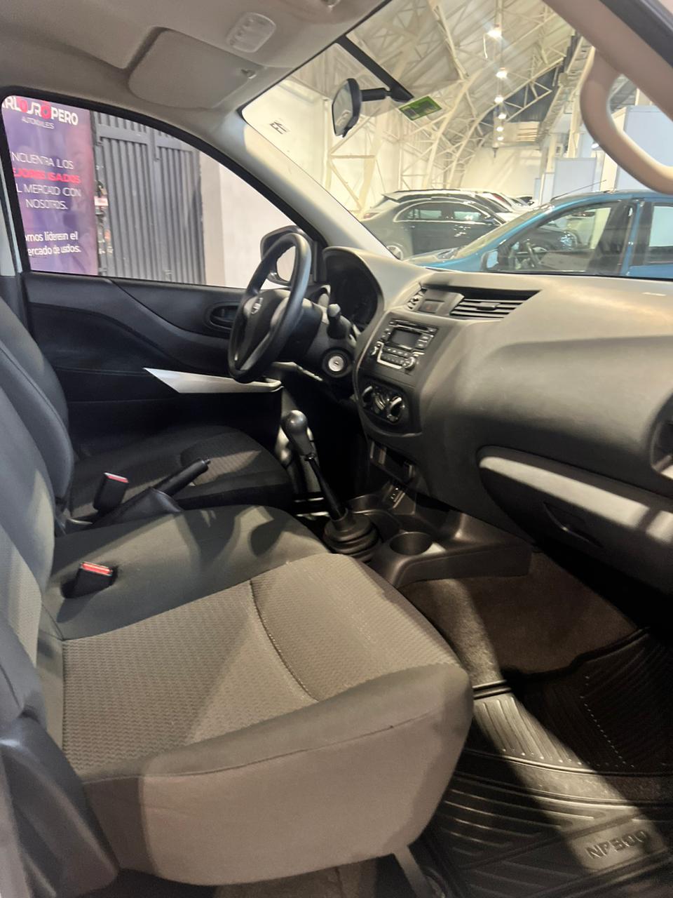 NISSAN NP300 FRONTIER 4X2 DOBLE CABINA / SABANERA