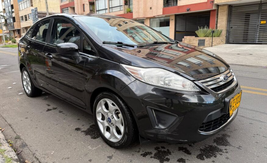 FORD FIESTA SE SEDAN
