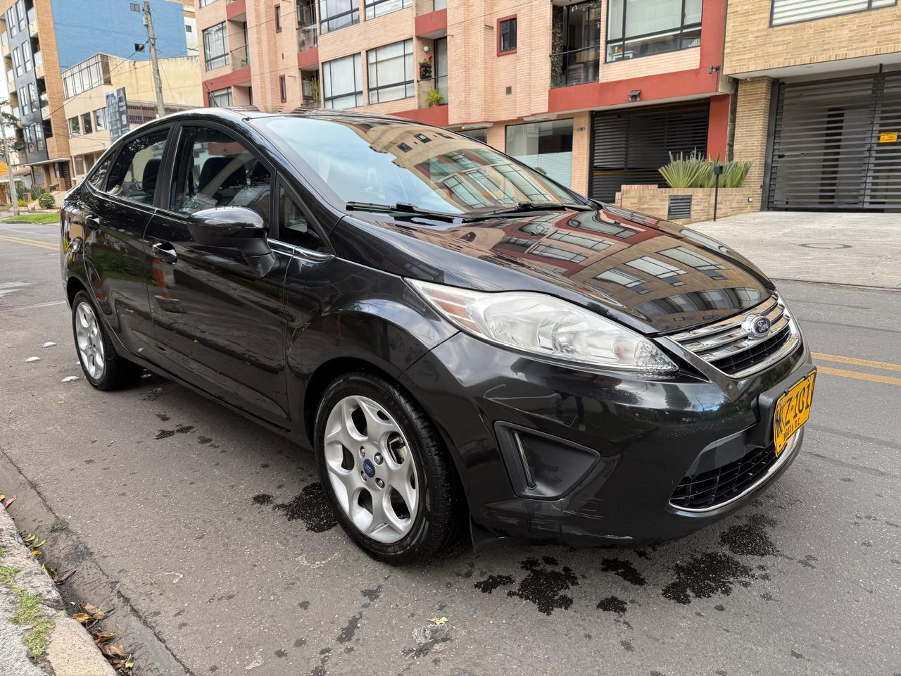 FORD FIESTA SE SEDAN