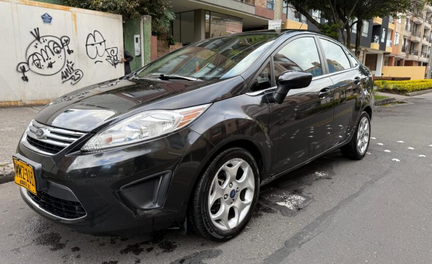 FORD FIESTA SE SEDAN