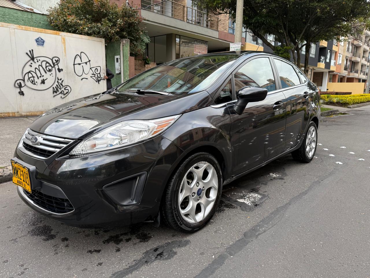 FORD FIESTA SE SEDAN