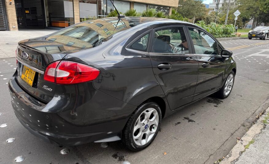 FORD FIESTA SE SEDAN