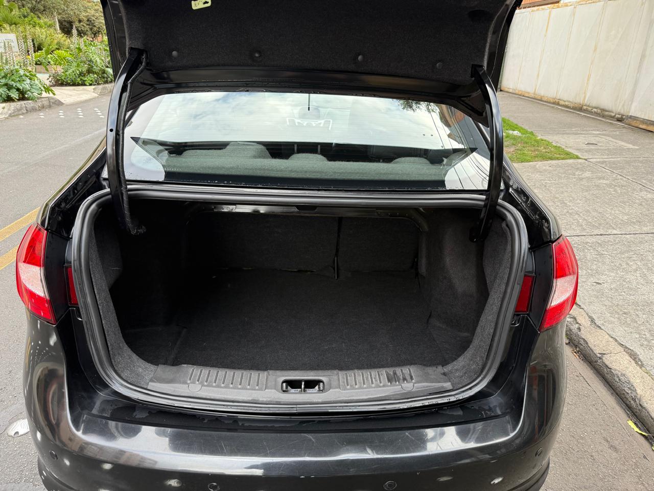 FORD FIESTA SE SEDAN