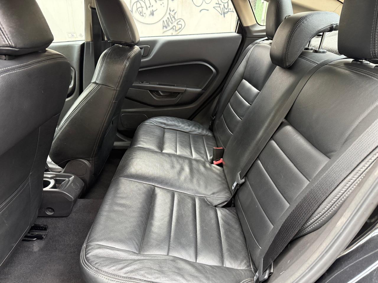 FORD FIESTA SE SEDAN