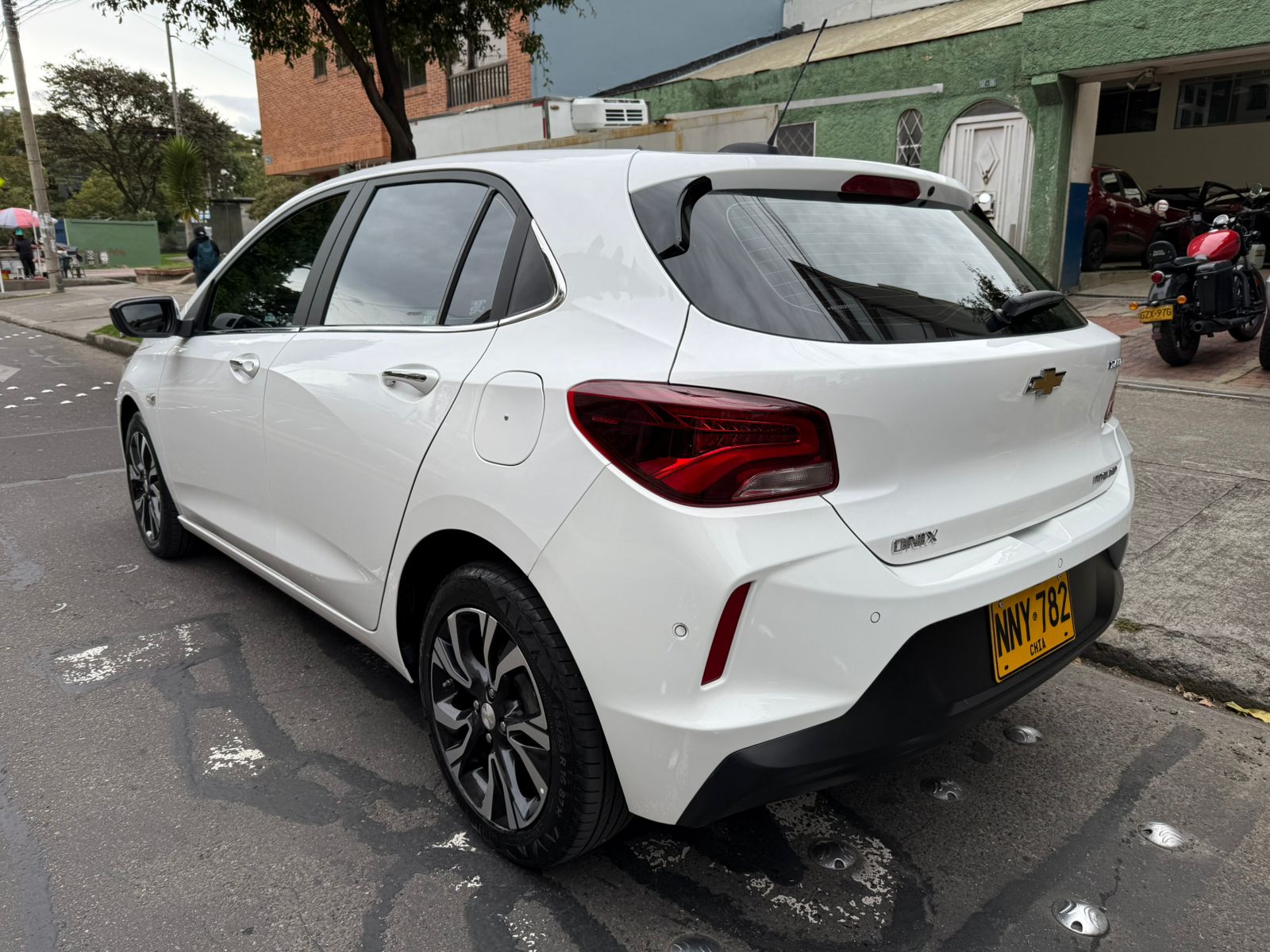 CHEVROLET ONIX PREMIER TURBO HATCHBACK