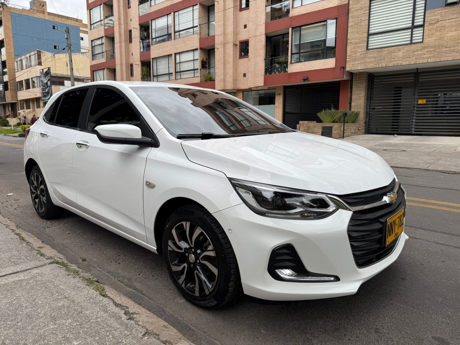 CHEVROLET ONIX PREMIER TURBO HATCHBACK
