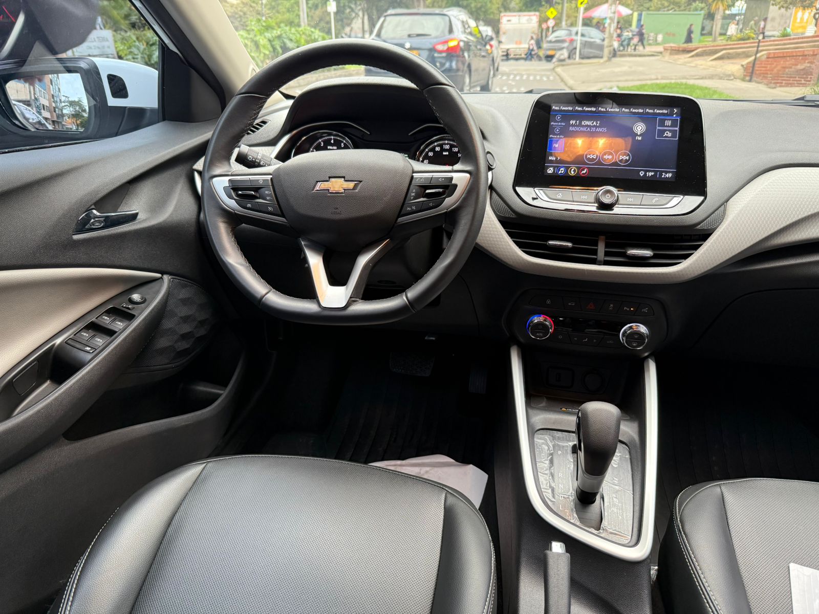 CHEVROLET ONIX PREMIER TURBO HATCHBACK