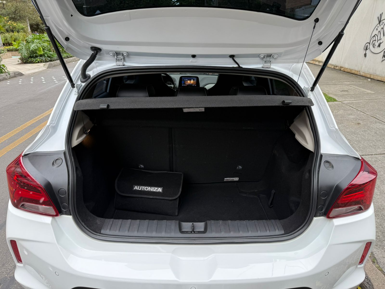 CHEVROLET ONIX PREMIER TURBO HATCHBACK