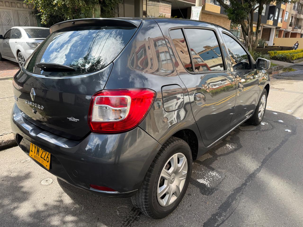 RENAULT SANDERO AUTHENTIQUE