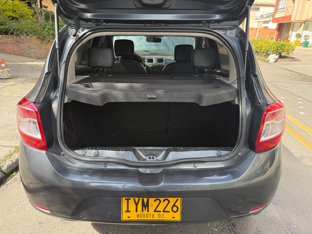 RENAULT SANDERO AUTHENTIQUE