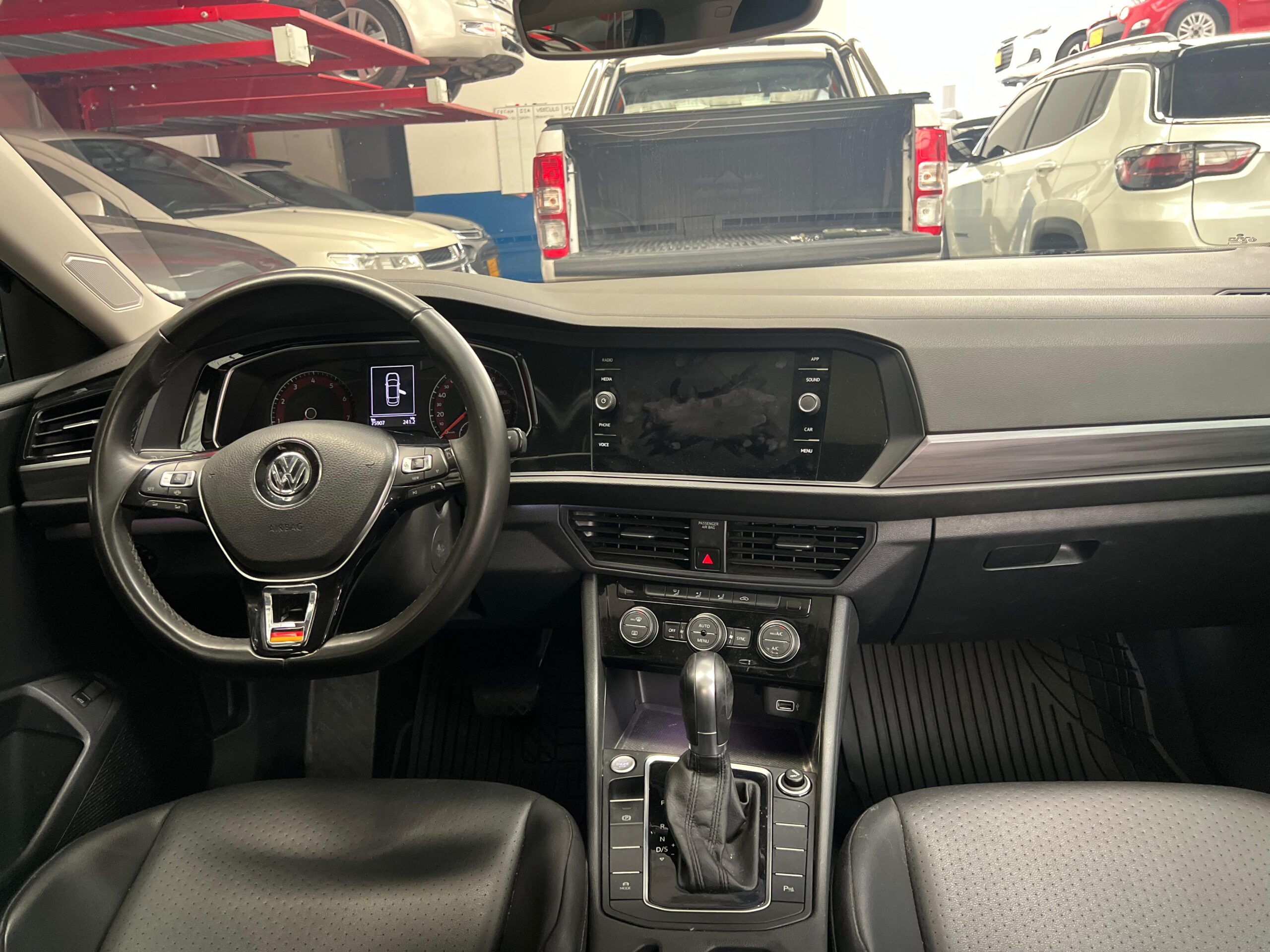 VOLKSWAGEN JETTA HIGHLINE TURBO