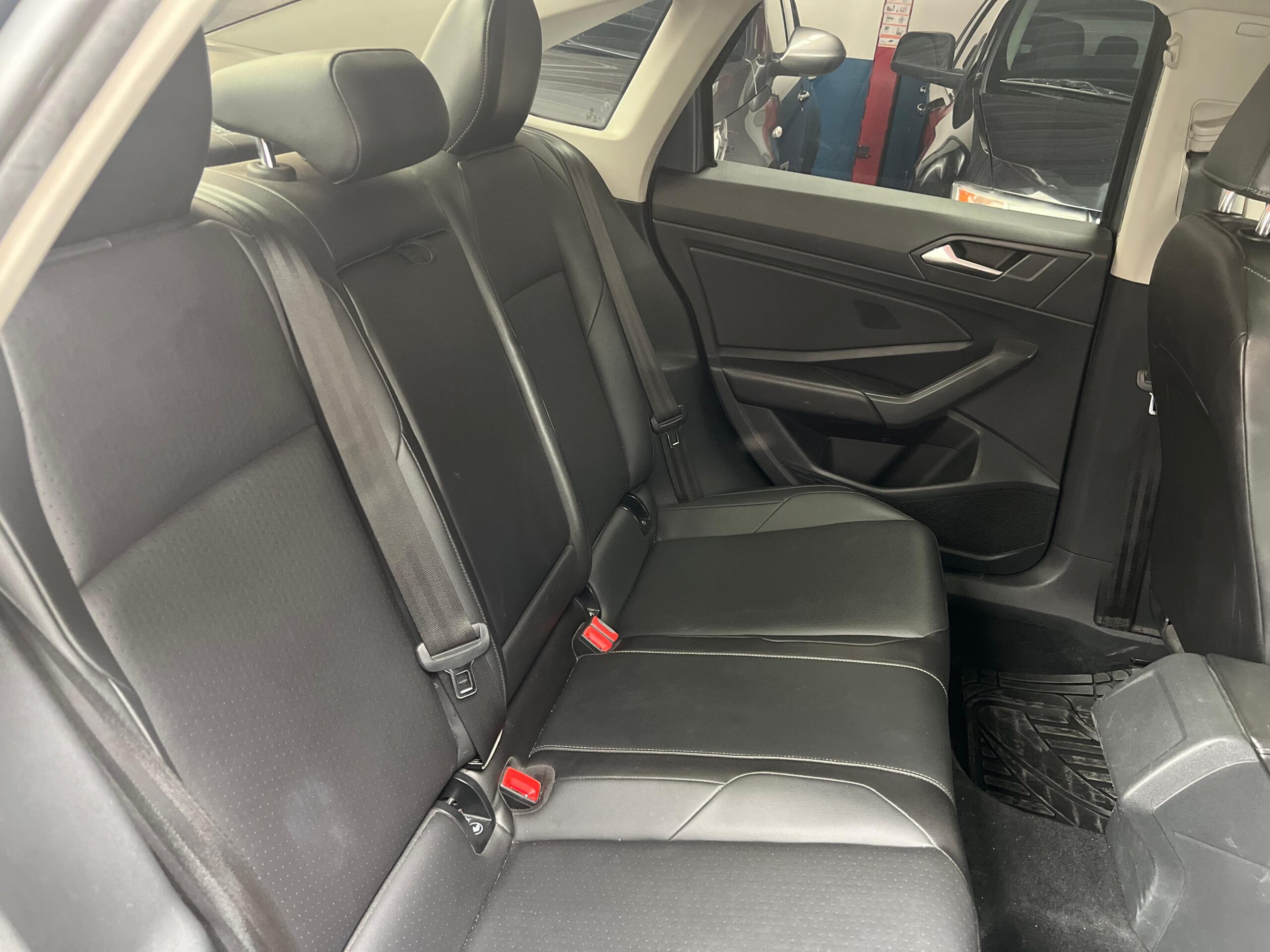 VOLKSWAGEN JETTA HIGHLINE TURBO