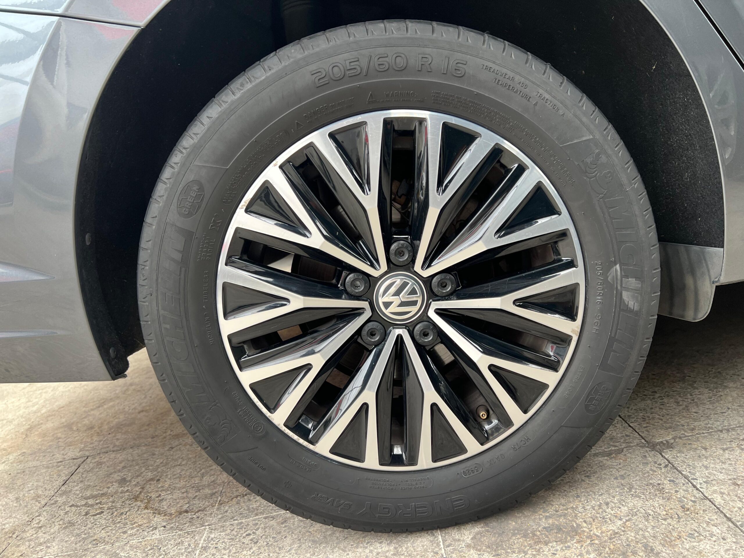 VOLKSWAGEN JETTA HIGHLINE TURBO