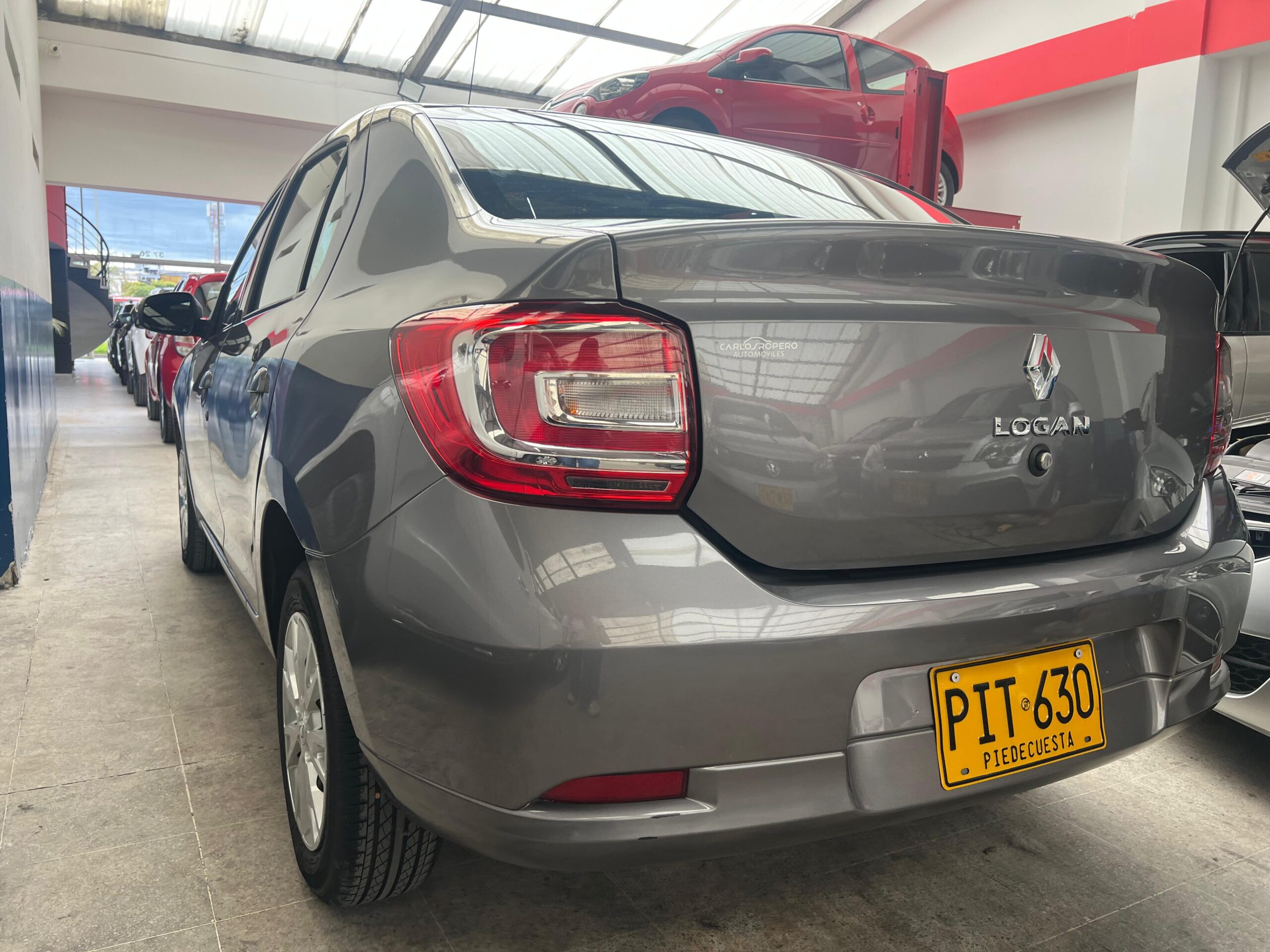 RENAULT LOGAN LIFE +