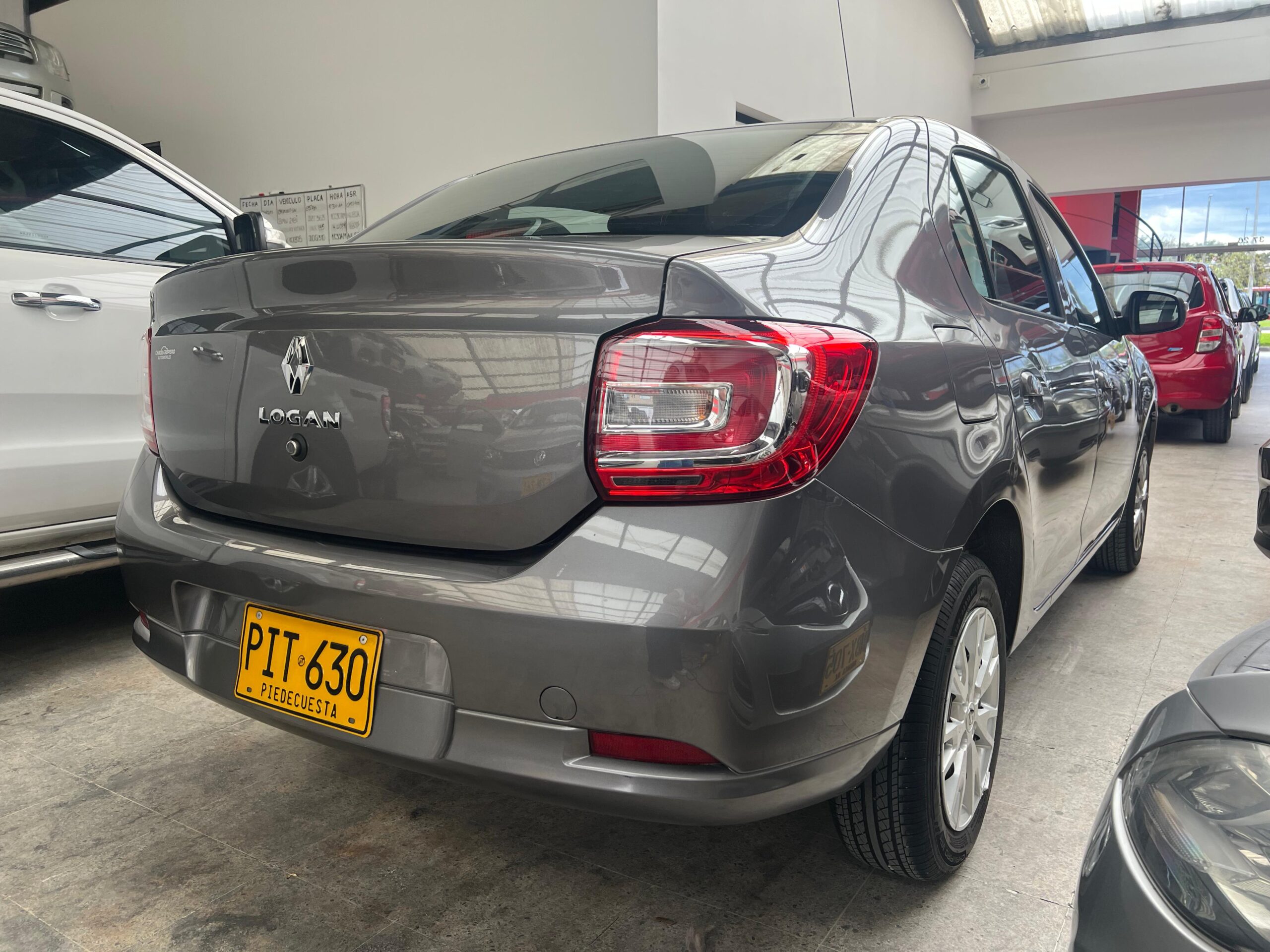 RENAULT LOGAN LIFE +