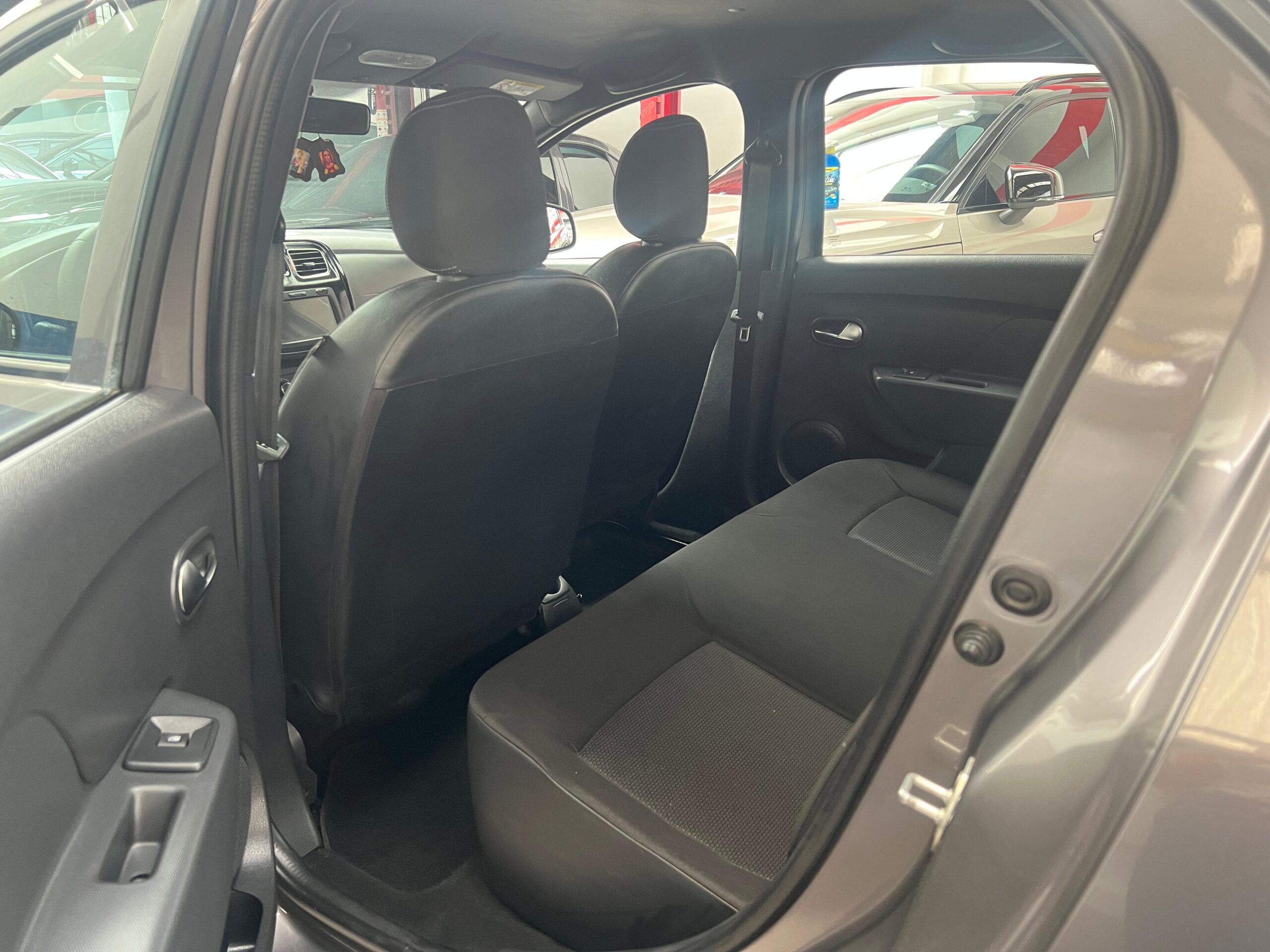 RENAULT LOGAN LIFE +