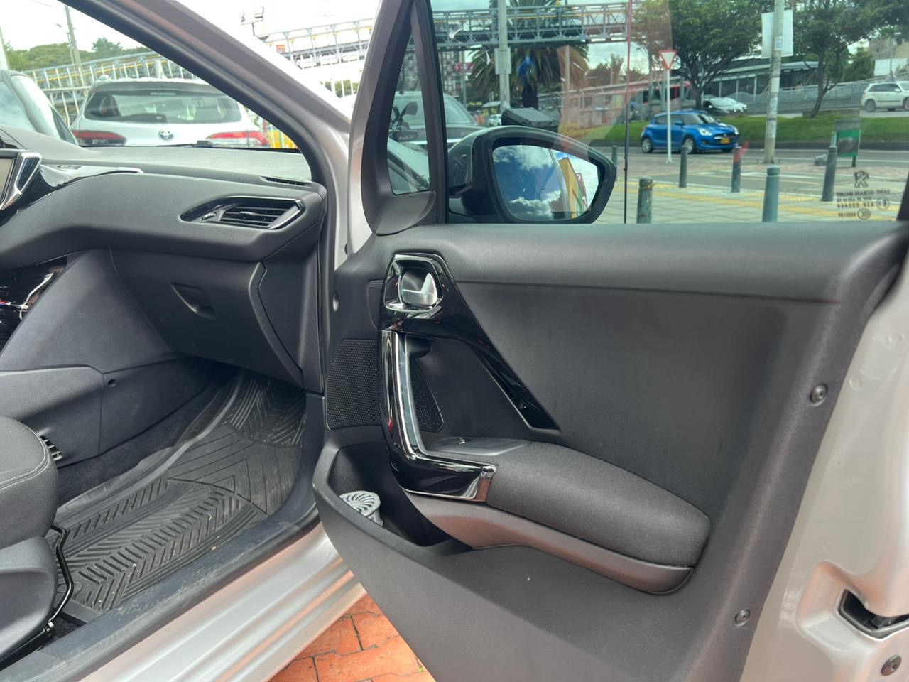 PEUGEOT 208 ACTIVE