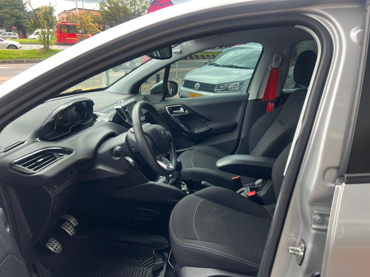 PEUGEOT 208 ACTIVE
