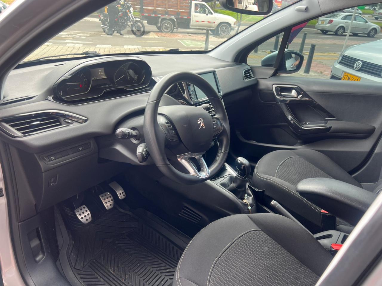 PEUGEOT 208 ACTIVE