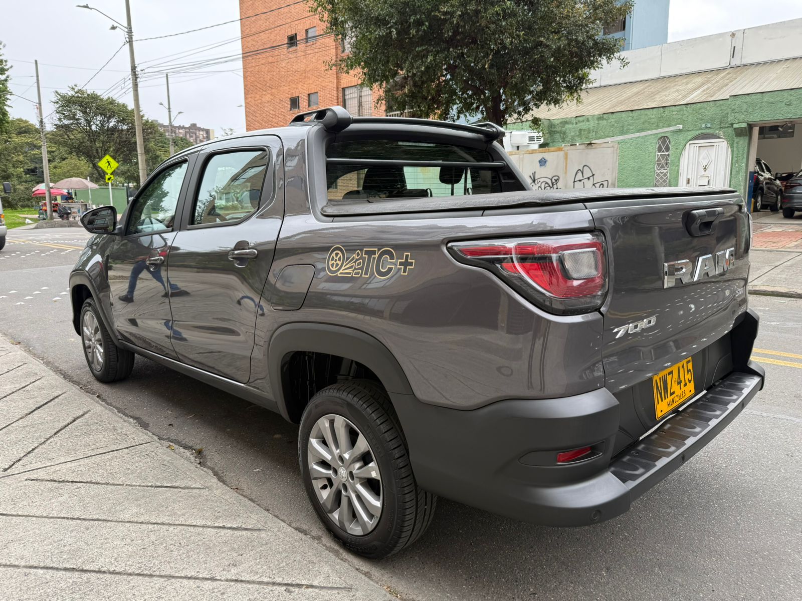 RAM 700 BIGHORN MT DOBLE CABINA