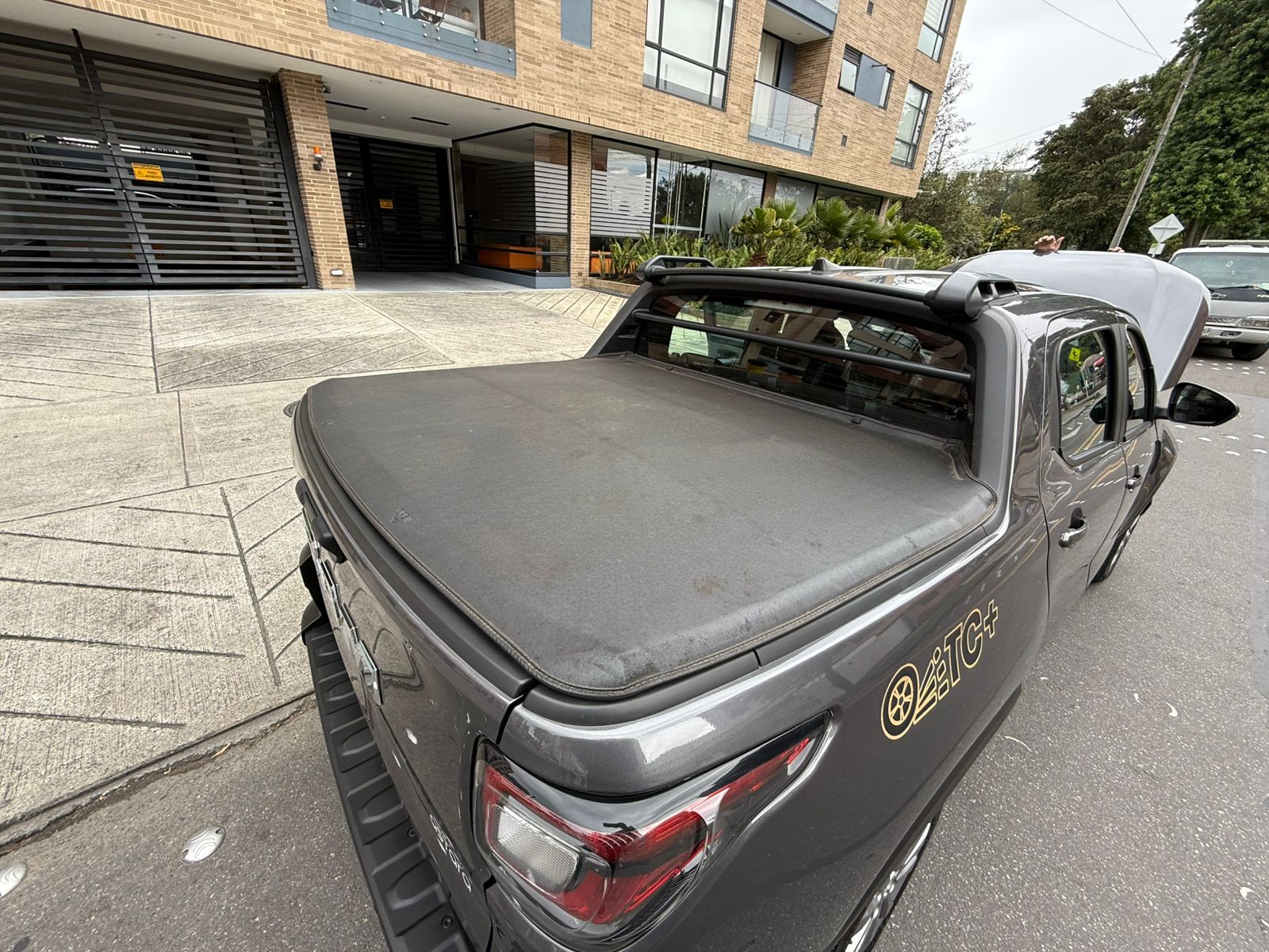 RAM 700 BIGHORN MT DOBLE CABINA