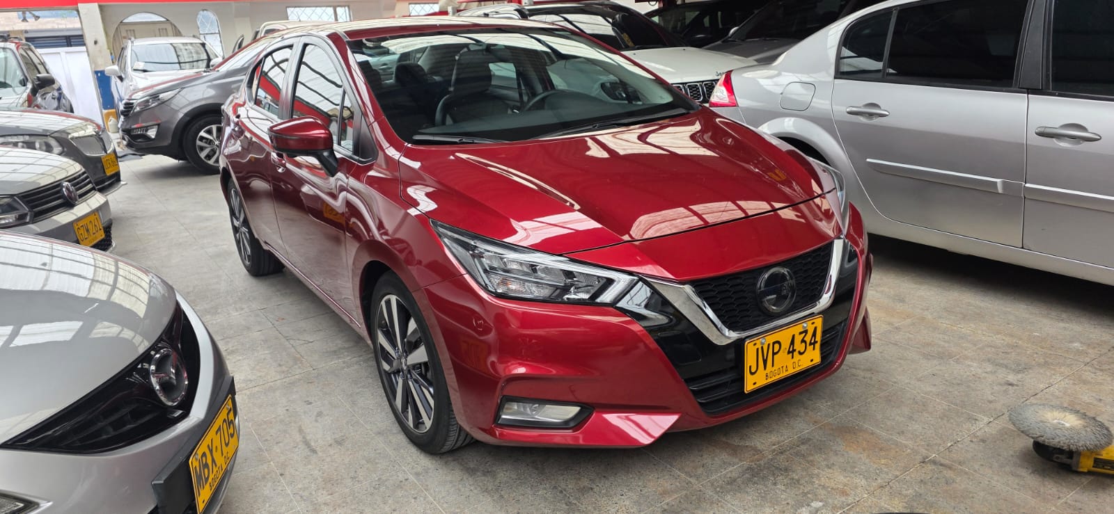 NISSAN VERSA  EXCLUSIVE