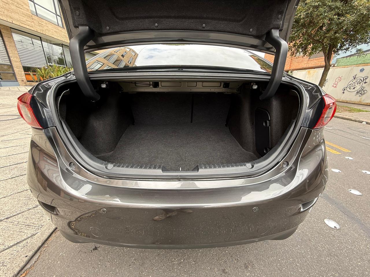 MAZDA 3 TOURING AT