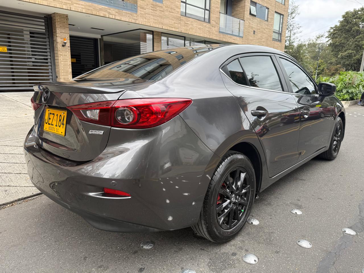 MAZDA 3 TOURING AT