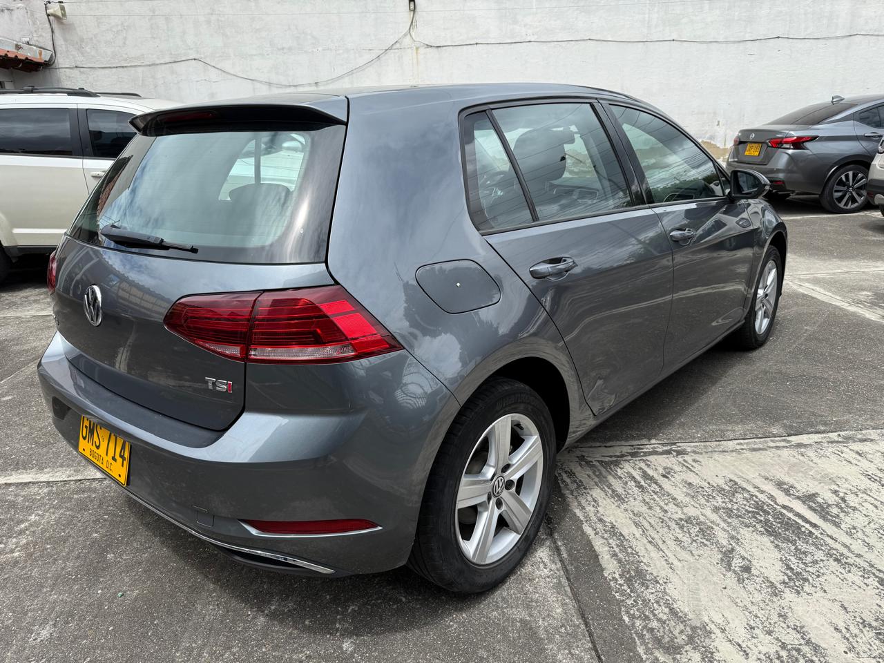 VOLKSWAGEN GOLF TRENDLINE TURBO AT