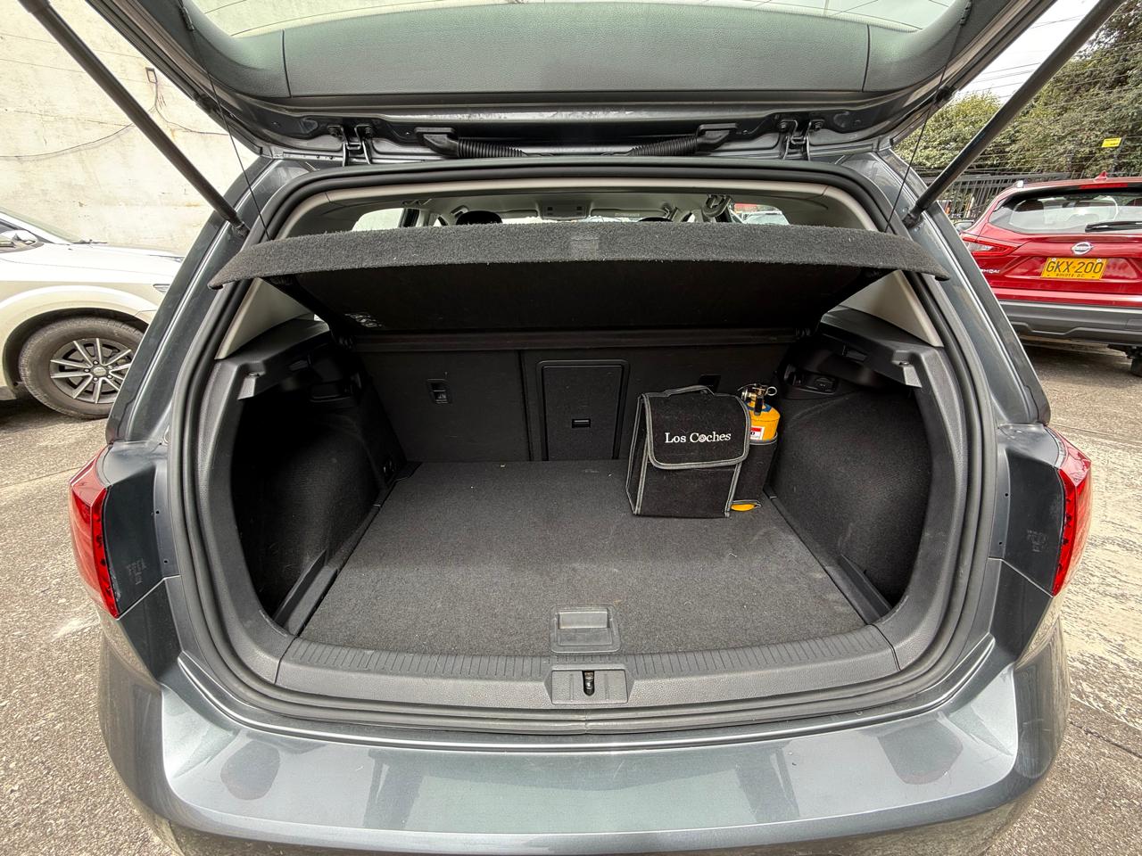 VOLKSWAGEN GOLF TRENDLINE TURBO AT