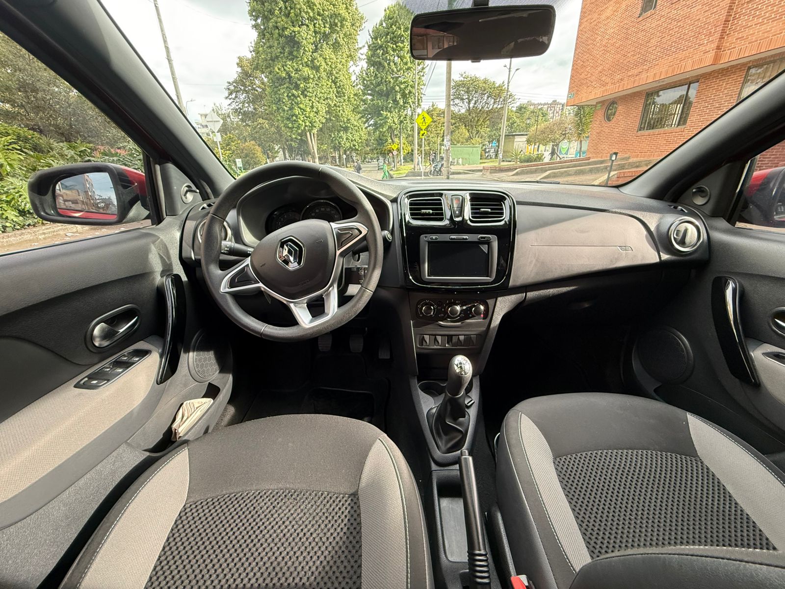 RENAULT SANDERO MT