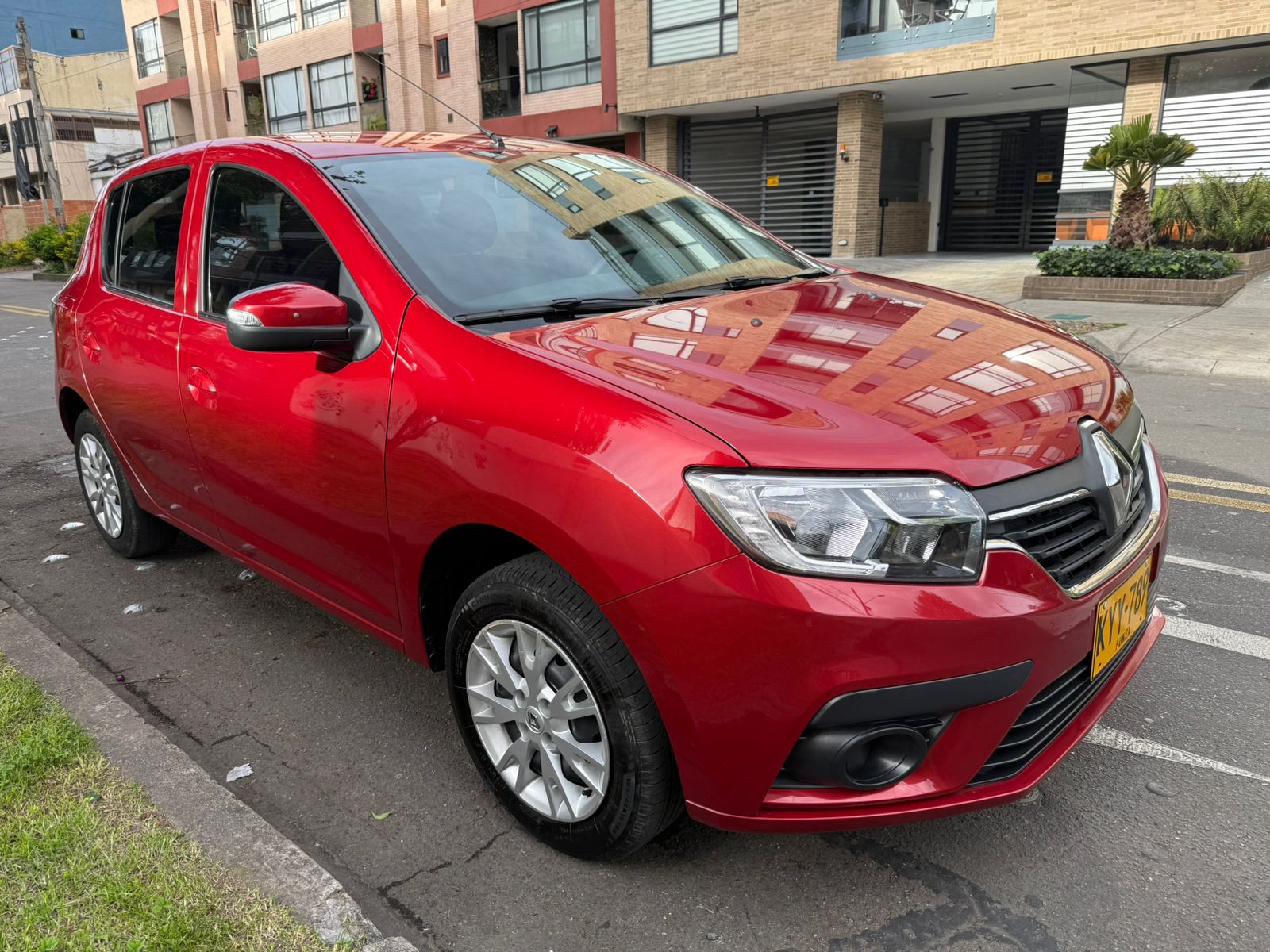 RENAULT SANDERO MT