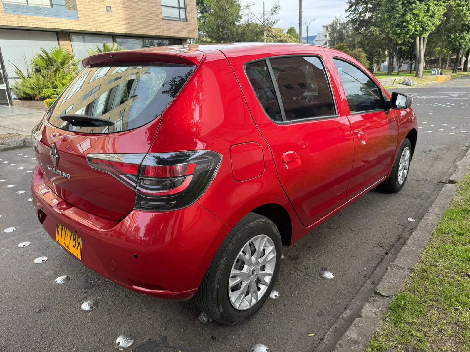 RENAULT SANDERO MT