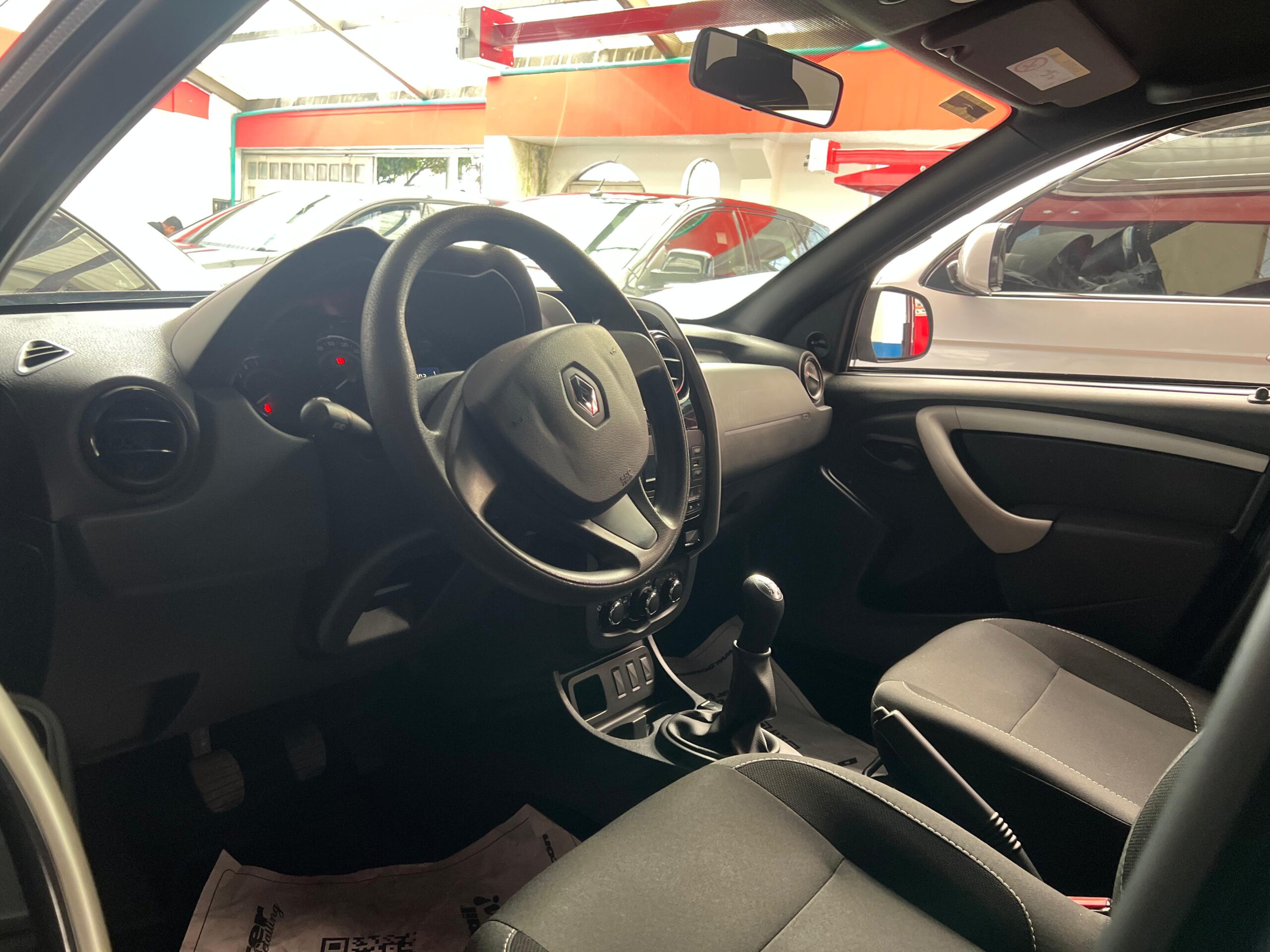 RENAULT DUSTER