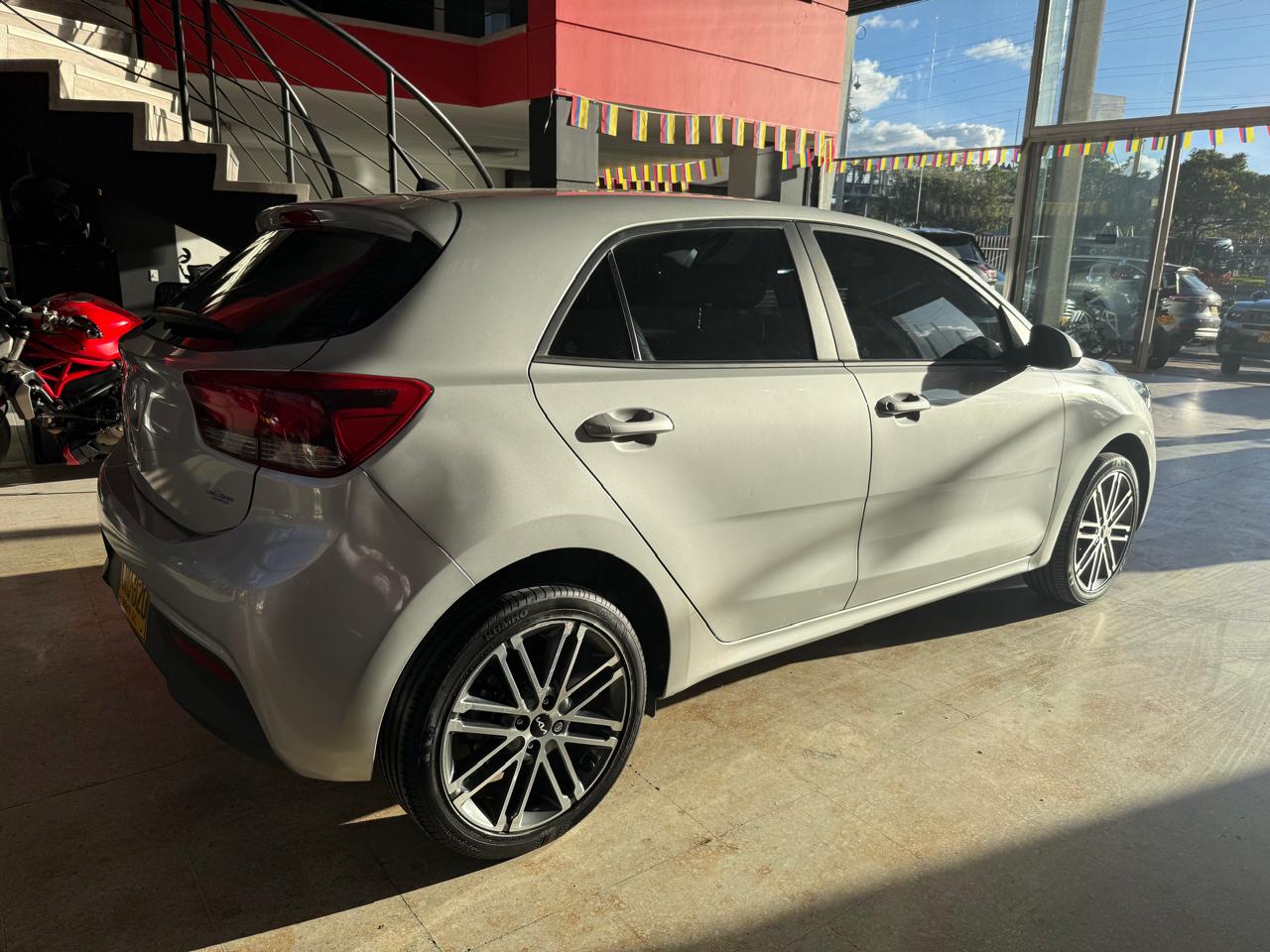 KIA RIO VIBRANT